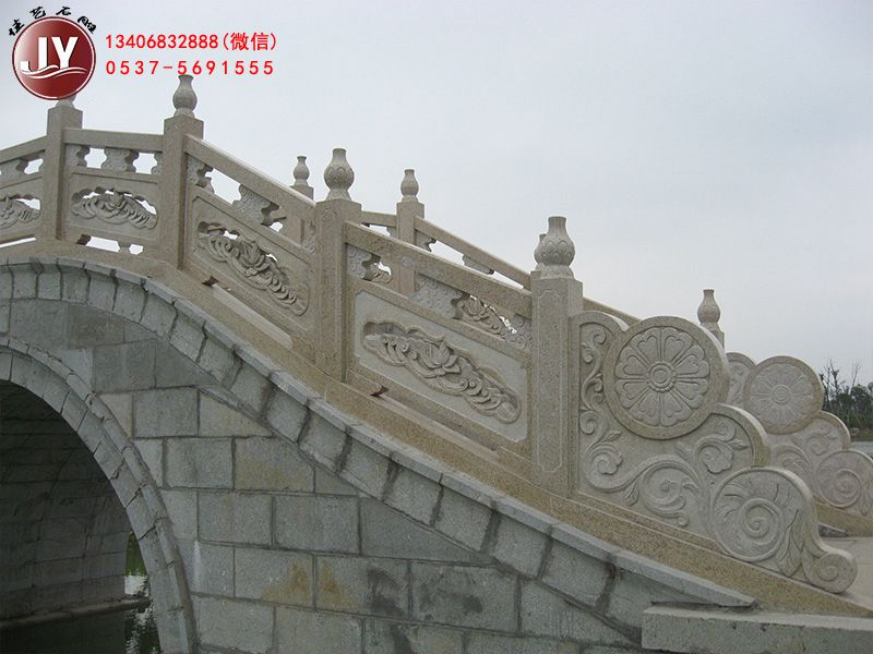 黄锈石石材栏杆安装公园桥面案例